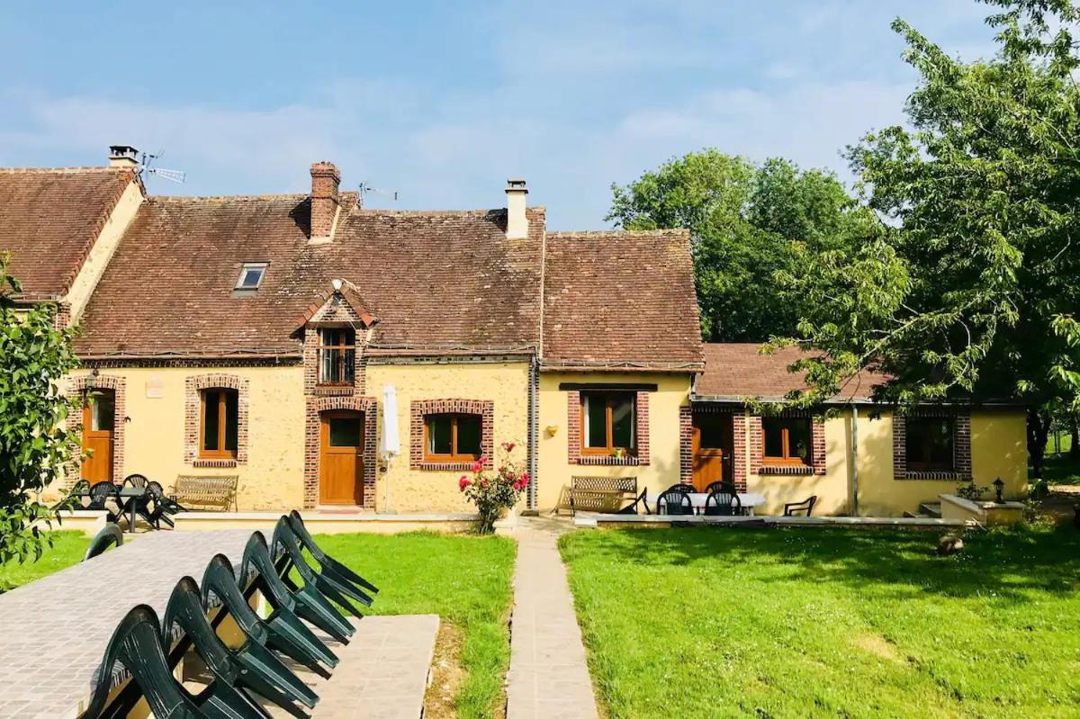 Les Gites De La Maison Lierue 蒂龙加尔代 外观 照片