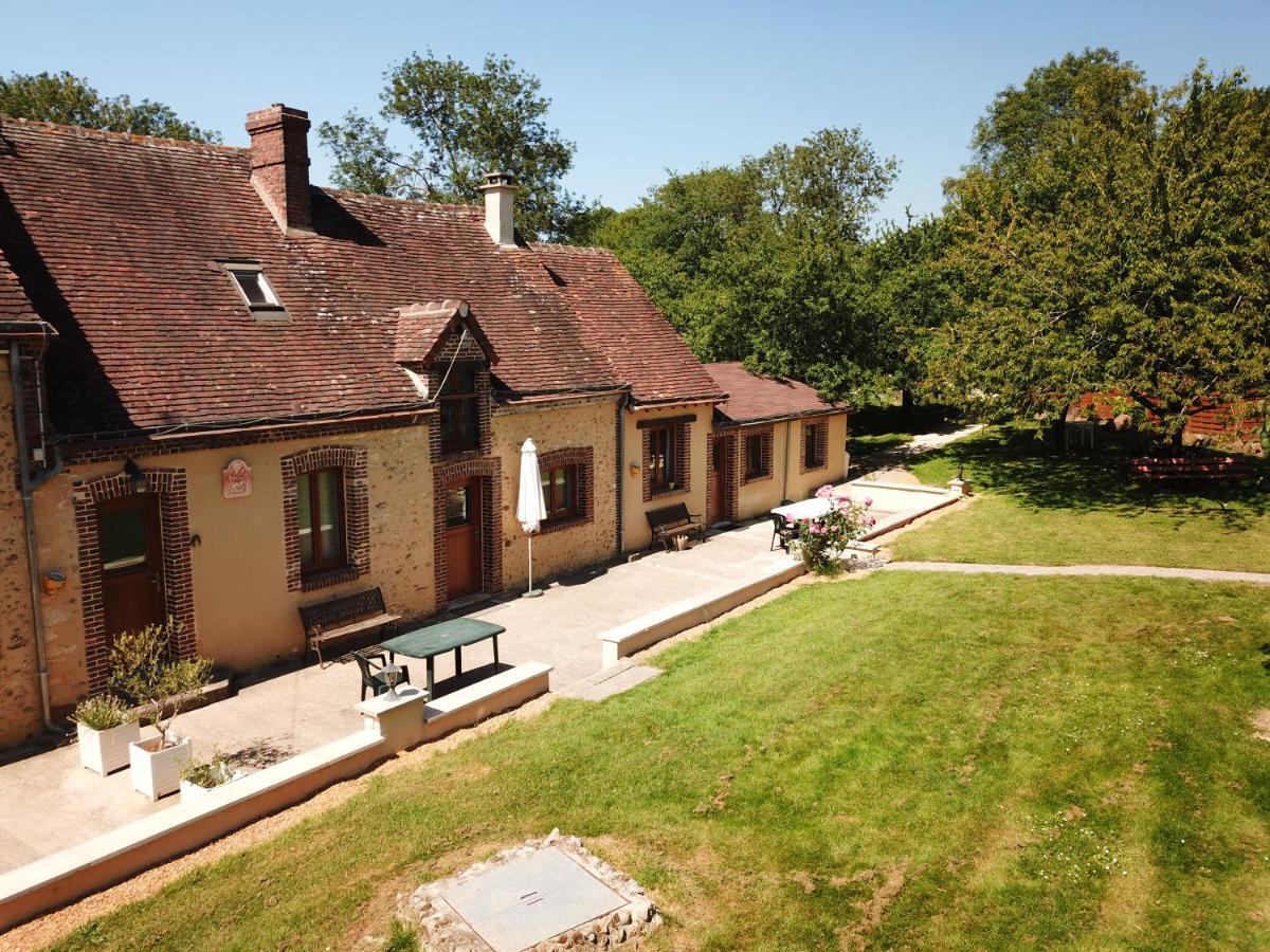 Les Gites De La Maison Lierue 蒂龙加尔代 外观 照片